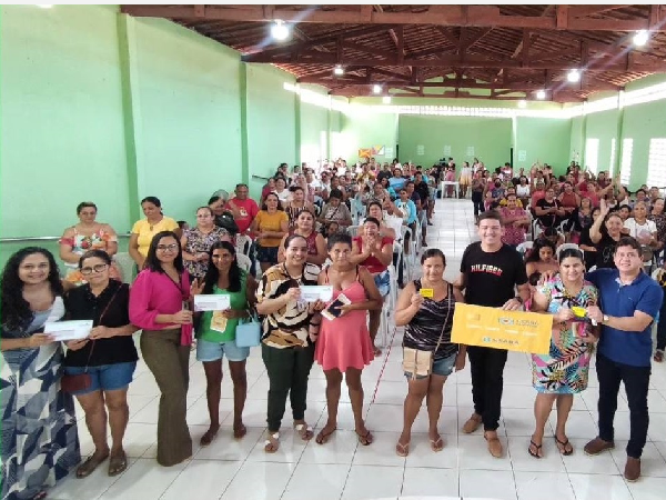 148 FAMÍLIAS RECEBEM O CARTÃO ALIMENTAÇÃO CEARÁ SEM FOME EM IRAUÇUBA