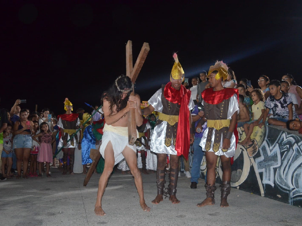 VIVENDO A PAIXÃO DE CRISTO, ESPETÁCULO É ENCENADO NA PRAÇA DA JUVENTUDE