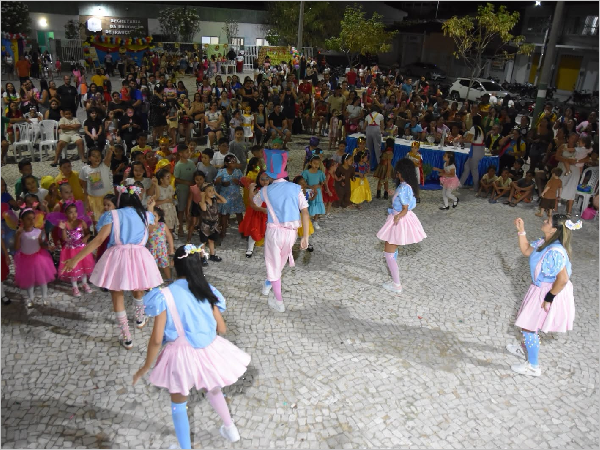É NA PRAÇA QUE A HISTÓRIA SE PASSA!